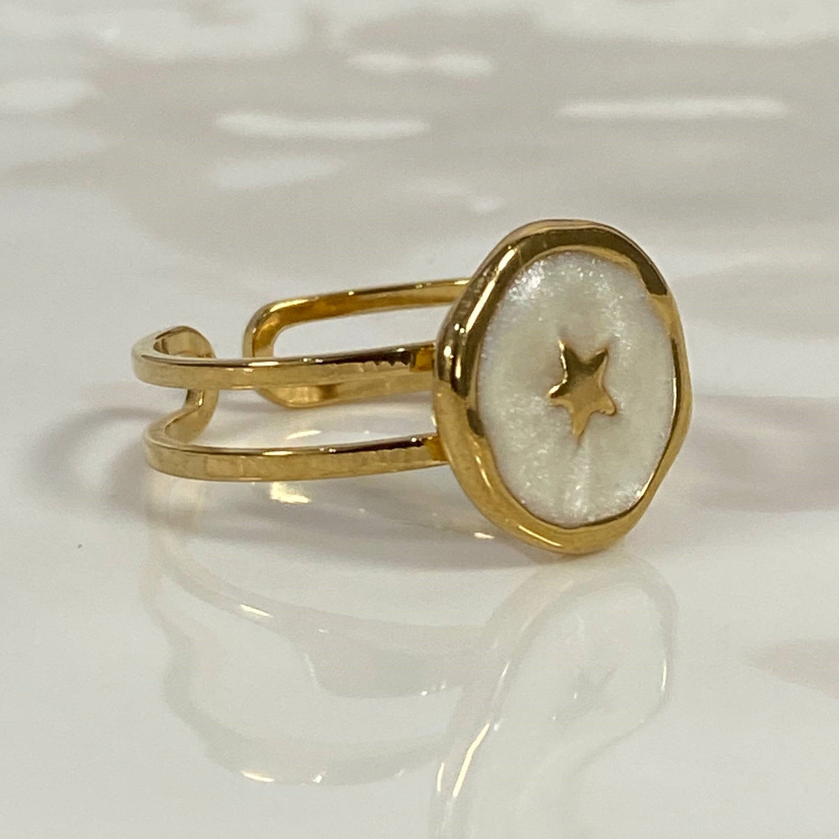 Anillos dorados con blanco
