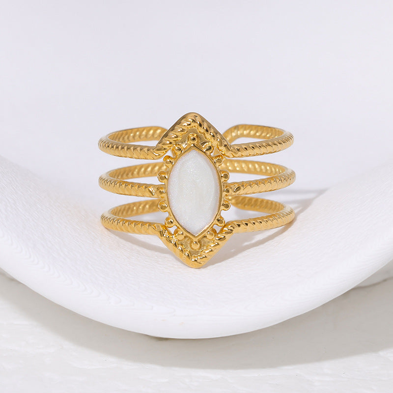 Anillos dorados con blanco