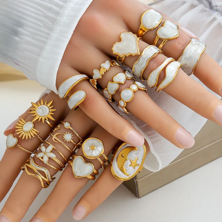 Anillos dorados con blanco