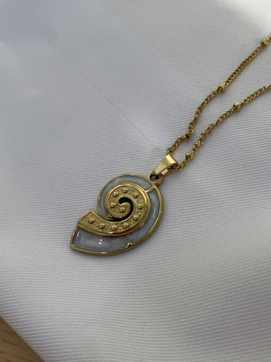 Cadena con dije marino
