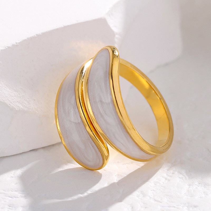 Anillos dorados con blanco