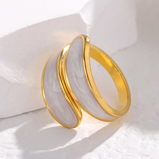 Anillos dorados con blanco