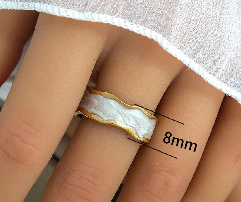 Anillos dorados con blanco