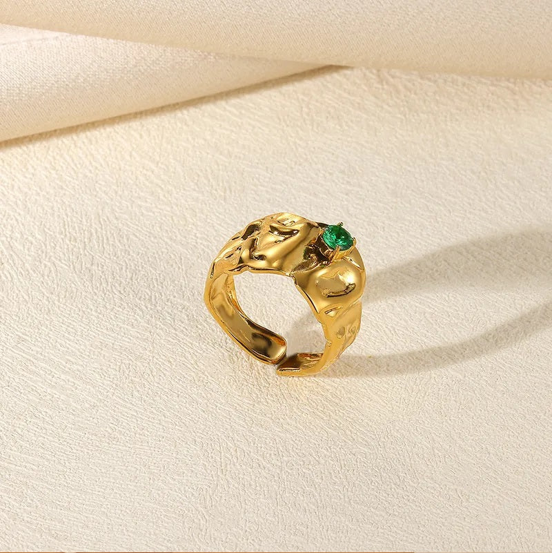 Anillos de acero dorados con cristales