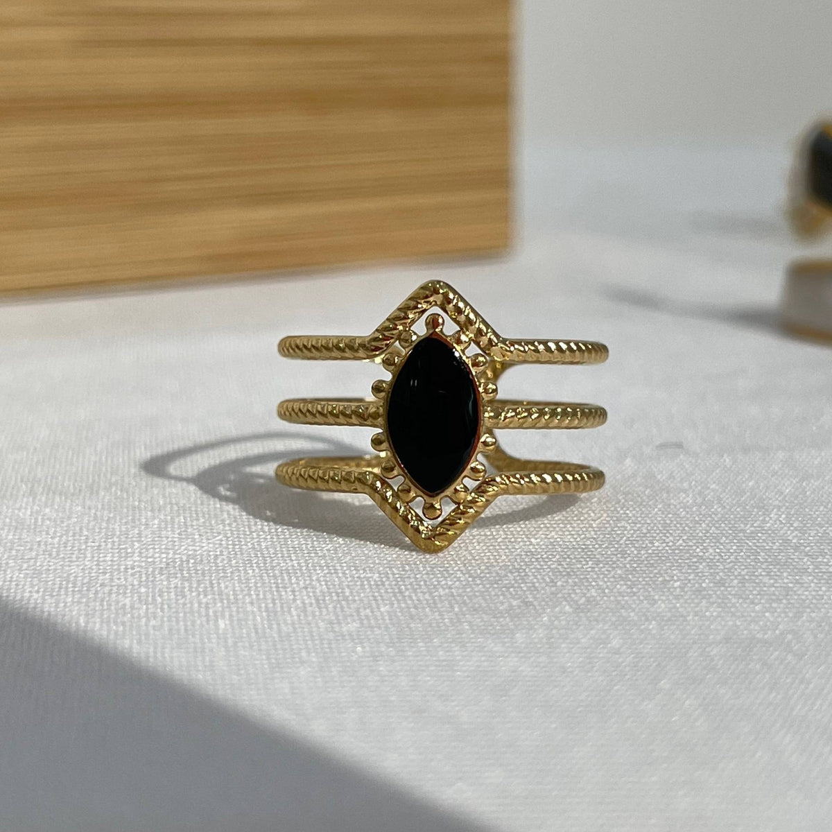 Anillos de acero con negro