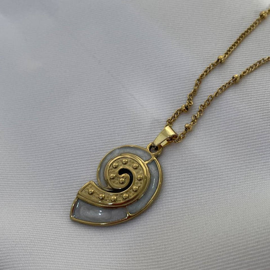 Cadena con dije marino