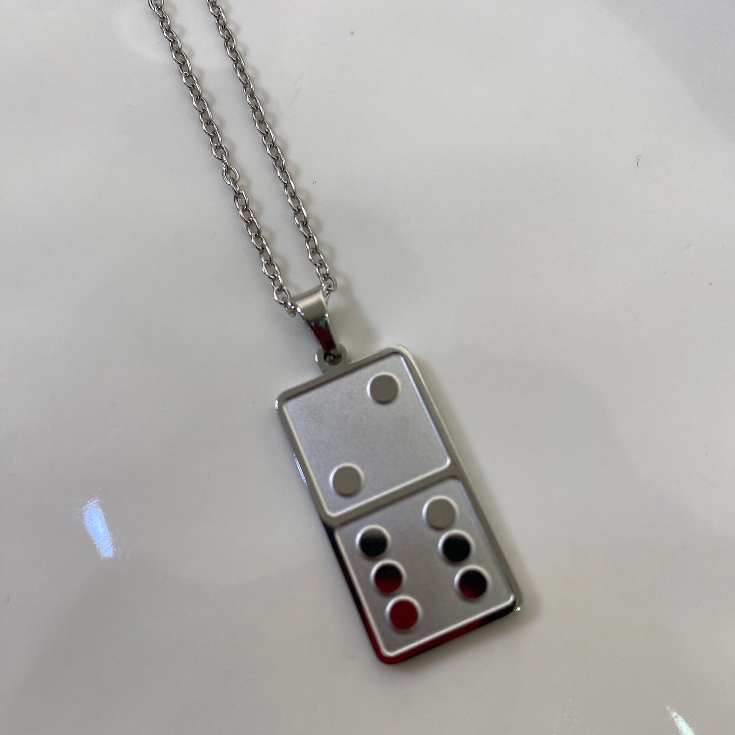 Cadena con dije - Domino