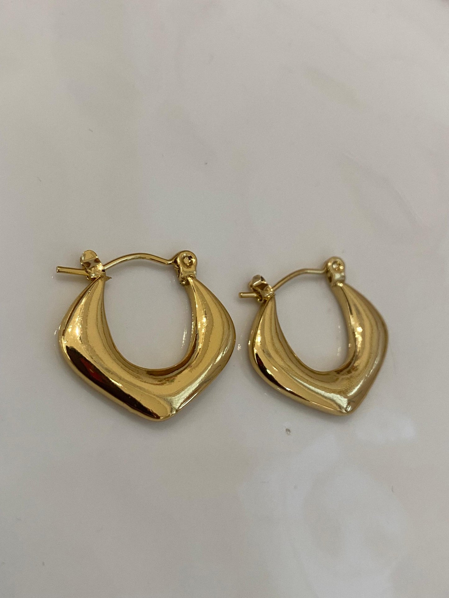 Zarcillos de acero